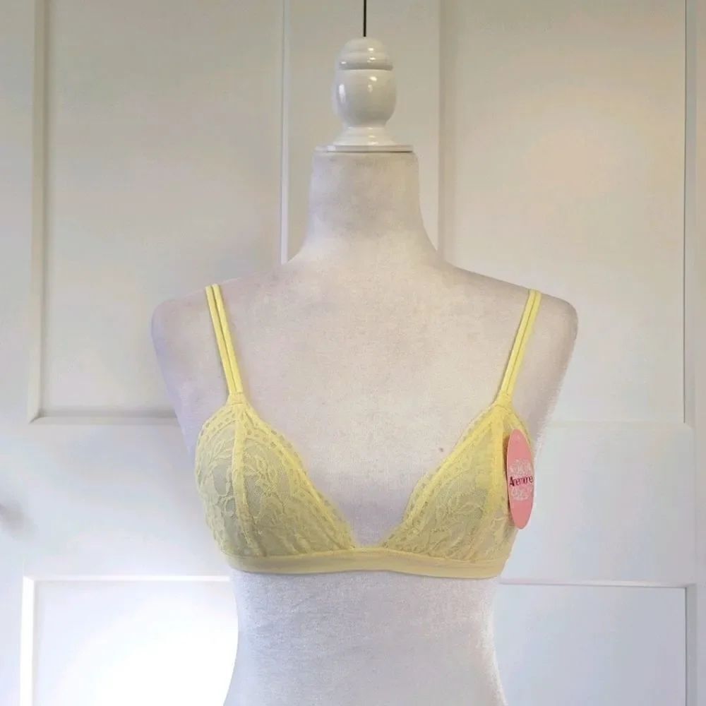 Super cute yellow lace brallette